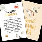 Illustration mit Text: "Flaute und Flitschen" und "I need vitamin sea". Verziert mit Muscheln und einem Krebs.