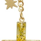 Schrift "COPPENRATH" auf goldenem Schlüsselanhänger. Daran ein Kreuz und ein kleiner Stern.