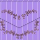 Lila Hintergrund mit Streifen, verziert mit braunen floralen Ornamenten, die einen eleganten Look erzeugen.