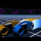 Futuristische Illustration mit gelbem und blauem Motorrad auf Gitternetz, im Hintergrund geometrische Muster und Symbole.