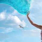 Illustration von einem Mädchen, das einen großen Wasserbogen mit der Hand berührt. Der Himmel ist blau mit Wolken.