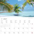 7 · 2027. Kalender mit Wochen- und Tagesdaten. Palmen und Strand im Hintergrund.