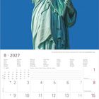 "8 · 2027", Wochentage in mehreren Sprachen. Unten ein Kalender. Oben die Freiheitsstatue vor blauem Himmel.