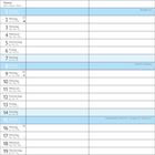 Kalender mit den Monaten August auf Englisch, Französisch, Spanisch, Deutsch. Oben ein Bild von einem Onsen mit Felsen.