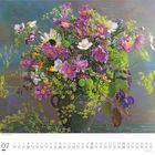 07, Kalenderanzeige für Juli. Ein Blumenstrauß mit lila und weißen Blüten in einer Vase vor einem farbigen Hintergrund.