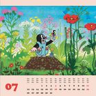 07, Mo Di Mi Do Fr Sa So, Illustration von einem Maulwurf mit Spaten in einem blühenden Garten.
