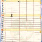 "Juli" steht groß oben. Kalender mit Wochentagen. Illustration von Vögeln, einer Fledermaus und einem Igel.