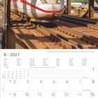 Kalender August 2027 mit Wochentagen und Notizbereich; Zug auf einer Brücke im Hintergrund.