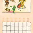 Kalenderseite Juli 2027. Illustration: Bär und Tiger mit Besen, grüne Figur hält Verkehrszeichen. Unten Frosch, Zahl 7.