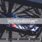 Text: "Vorjahresabbildung", "07." Darunter ein Rennauto von schräg oben, umgeben von Schattenlinien.