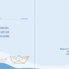 Erwähnt Texte zur Konfirmation, Platz für Foto, Psalm-Zitat. Zwei Papierboote unten auf wellenförmigem blauem Grund.