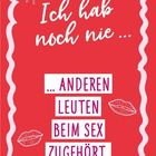 „Ich hab noch nie… anderen Leuten beim Sex zugehört.“ Illustration mit Lippen und Schmetterling auf rotem Hintergrund.