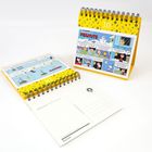 Ein Tischkalender mit Comicstreifen von "Peanuts" und den Zahlen "10" und "18" auf gelbem Hintergrund.