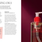 "Erborian: Centella Cleansing Oil" steht über einer halb gefüllten Flasche mit rotem Spender vor lila Hintergrund.