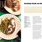 **Rechts:** "Szechuan Steak au Poivre". Text: Anleitung und Zutatenliste. **Links:** Teller mit Steak, Bohnen und Wein.