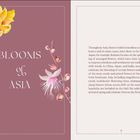 Linke Seite: Titel "BLOOMS of ASIA", Blumenillustrationen in Gelb, Pink und Blau.  
Rechte Seite: Erklärung der kulturellen Bedeutung von Blumen in Asien.
