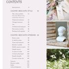 Inhaltsverzeichnis mit Themen wie Farben, Vintage-Schätze und einfachem Luxus. Bilder: Stoffetiketten, Büste und Wildblumen.