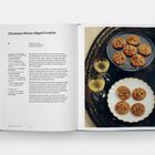 "Christmas Honey-dipped Cookies" Rezept und Bild. Links Text, rechts Kekse auf Tellern, daneben zwei Gläser helle Flüssigkeit.