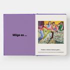 "Möge es ... Frieden in deinem Zuhause geben ..." Gemälde einer Familie auf einem bunt gemusterten Sofa.