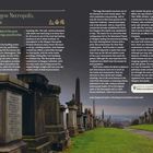 "Glasgow Necropolis, Glasgow." Text über friedlichen Stadtfriedhof. Infos über Geschichte und Atmosphäre. Gräber im Hintergrund.
