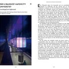 "DER U-BAHNHOF HAFENCITY UNIVERSITÄT", "Leuchtspaß am Hafenrand", "Versmannstraße, 20457 Hamburg", visuelle Installation mit bunten Lichtcontainern.