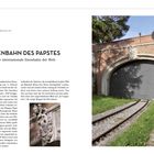 "Die Eisenbahn des Papstes" und "Die kleinste internationale Eisenbahn der Welt". Ein Tunnel mit Gleisen und Signal.