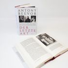 „Antony Beevor: Rasputin und das Ende des Russischen Reiches. Der Letzte Akt.“ Zwei Bücher: eins stehend, eins geöffnet.