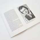 Links ist viel Text zu sehen, rechts ein Porträtfoto mit der Bildunterschrift: "1974, ein Jahr..."