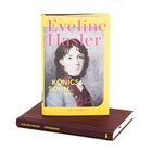 „Eveline Hasler“, „Königssohn“, „Roman“, gemaltes Porträt eines Mannes auf gelbem Buchcover vor braunem Buch.