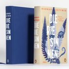 „Die Riesinnen“ von Hannah Häffner, Roman. Cover mit Augen und Farnblättern, blauer Buchrücken.