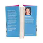 Texte: Zitate und Beschreibung von Catherine Newman mit Foto. Hintergrund in Blau. Links eine Landschaftsillustration.