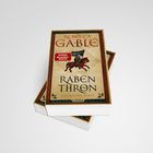 Zwei Bücher mit dem Titel "Rabenthron" von Rebecca Gablé, illustriert mit einem Ritter auf einem Pferd.