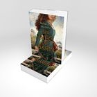 "Der Weg der Bärin" von Rebecca Michéle, Historischer Roman. Eine Frau in einem grünen Kleid vor einer Burglkulisse.