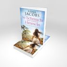 „Anna Jacobs: Die Sehnsucht nach vertrauten Himmeln - Tochter des Südsterns.“ Frau vor sonniger Landschaft.