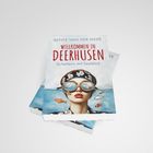 Buchtitel: "WILLKOMMEN IN DEERHUSEN". Frau mit Schwimmbrille im Wasser, Fische schwimmen um sie.
