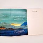 Linke Seite: Zitate von "Washington Post", "Publishers Weekly", "Library Journal" und "Booklist". Rechte Seite: Titel "Der Himmel über Carrara" von Adriana Trigiani. Illustration: Landschaft mit Bergen und See im Abendlicht.