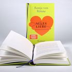 „Alles Liebe“ von Ronja von Rönne. Ein offenes Buch mit gelbem Umschlag und blauem Lesezeichenband.