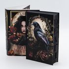 Text: "DEATH DAUGHTER". Zwei Bücher: Eines zeigt eine Frau mit Rosen, das andere einen Raben mit floralen Motiven.