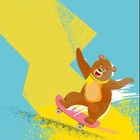 Ein fröhlicher Bär skateboardet auf einem pinken Board vor einem gelben, dynamischen Hintergrund.