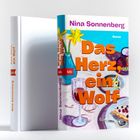 Titel "Das Herz, ein Wolf" von Nina Sonnenberg. Ein Buchcover mit roten, gelben und blauen Elementen.