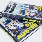 Cover von YAEL INOKAI: DIE AUSTER, Roman. Eindruck von lebhafter Abendveranstaltung in gemalter Szenerie.