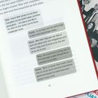 Texte in Sprechblasen: Reflexionen über Väter und deren Errungenschaften. Rechts oben graue Fläche mit Gruppenfotoausschnitt.
