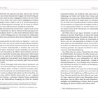 Vorwort zur dritten Auflage

Vorwort zur dritten Auflage

Die Offene Arbeit lebt. Das zeigt sich auch daran, dass wir nun seit dem Jahr 2007 zu einer dritten überarbeiteten Ausgabe vom Herder-Verlag aufgefordert wurden. Durch die Reihe „Pädagogische Ansätze in der Kita“ hat die Offene Arbeit einen festen Platz neben anderen pädagogischen Ansätzen der Frühpädagogik erhalten. Zugleich wurde sie als Basisbewegung gewürdigt und so ein Erfahrungsschatz einbezogen, der die Gestalt der Offenen Arbeit mit einer immer differenzierteren Ausprägung voranbrachte.

Wie lebendige Zusammenarbeit aussehen kann, zeigt sich auch in einer mehrteiligen Podcastreihe von Marcus Schnuck mit dem gelungenen Gesammelt „Mit offenen Herzen“. In allen sieben Hörtexten wirken neben Sonja Ahrens weitere Pädagoginnen mit und bringen ihre Erfahrungen mit den sichtbaren und unsichtbaren Seiten dieses zeitgemäßen Ansatzes ein.

Mittlerweile hat die Zusammenarbeit der Basis ihren Weg begonnen – und so entwickeln wir uns weiter. Das wird im zweiten Teil dieses Buches besonders deutlich, er zeigt die kontinuierliche Weiterentwicklung des Konzepts der Evangelischen Corvinus Kindertagesstätte in Northeim über einen Zeitraum von zehn Jahren. Gemeinsam mit den Fachkräften aus der Kita hat Sonja Ahrens die Fortschritte in der Offenen Arbeit reflektiert und die inhaltlichen sowie strukturellen Veränderungen dokumentiert. Dabei kommt zum Ausdruck, wie stark die beschriebene Vielfalt die pädagogische Praxis bereichert hat. Umso aktueller ist der Anspruch, dass das Kind möglichst mitgestalten, Partizipation und Inklusion gelebt wird und Kinder eigenen Sichtweisen zeigen. Die zentralen Themen finden sich in einer Zusammenstellung von Literatur, die unter anderem von Annette Drüner herausgegeben wurde.

Wer sich grundsätzliche mit Krippenarbeit beschäftigen möchte, dem empfehlen wir die ausgezeichneten Bücher von Annette Drüner (2021, 2025). Mehrere Kapitel wurden durch Überlegungen zur Krippenpädagogik und zum Kinderschutz erweitert.

Jede Offene Kita hat eine eigene Geschichte. Es gibt viele Wege – die Richtung, in die diese Wege führen, ist jedoch dieselbe, nämlich die konsequente Kinderzentrierung. Mit anderen Worten: Alle Offenen Kindergärten bemühen sich darum, Kindern im Vorschulalter zu ermöglichen, Kind zu sein und sich eigenständig zu entfalten. Das gibt der pädagogischen Arbeit ein unverwechselbares Gesicht. Sie hat sich schrittweise von der direkten, fremdbestimmten Erziehung hin zur indirekten, begleitenden Erziehung gewandelt. Das zeigt sich zunehmend in einer achtsamen und resonanten Entwicklungsbegleitung.

Dass Offene Kitas hier auf dem richtigen Weg sind, belegt unter anderem die NUBBEK-Studie. Ihr Ergebnis: Die offene Arbeit weist für die Kinder im Kindergartenalter eine höhere passungsqualität auf als gruppenbezogene Arbeit (Tietze u.a. 2012, Horschube Ehl, Bücking u.a. 2016, Sch.sonderbeitrag zu 1-5). Auch die „QualiKita - Studie entlich ster Kinder“ Sharella und Gronewald-Hausch (Beilage Roger-Papier) (auf S.470)...