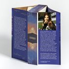 Texte: 
1. "Ronja Madeleine ist Nr. 1-SPIEGEL-Bestsellerautorin..."
2. "Romance Suspense Dual"
3. "Ready for Lovers Emotional Scars"

Beschreibung: Ein farbig gestalteter Umschlag mit einem Porträt von einer Frau.