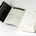 Liste mit Sehenswürdigkeiten in München und eine Karte. Titel: "Auf Freddies Spuren in München". Rechts HEYNE.