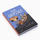 Auf dem Buchcover steht "DIE ODYSSEE" von Nicolas Schuff und Mariana Ruiz Johnson, mit einer Illustration eines Schiffes.