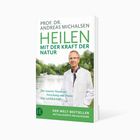 "HEILEN MIT DER KRAFT DER NATUR", Buchcover, Arzt in weißem Kittel vor einem Fluss und grünen Bäumen, Welt-Bestseller.