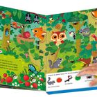 Text: "Hungrig springen die Siebenschläfer von Ast zu Ast..."

Illustration: Bunte Tiere im Wald, darunter Vögel, Füchse und Insekten. Ein Kind hält das Buch.