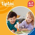 "tiptoi, Spiel dich schlau, 4-7 Jahre" und "Ravensburger". Zwei Kinder benutzen einen elektronischen Lernstift.