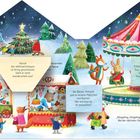 Texte: Hurra! Der Weihnachtsbaum ist fertig geschmückt. Fröhlich winkt Susi Streusel ihren Freunden. Illustration eines Weihnachtsmarktes mit Tieren.